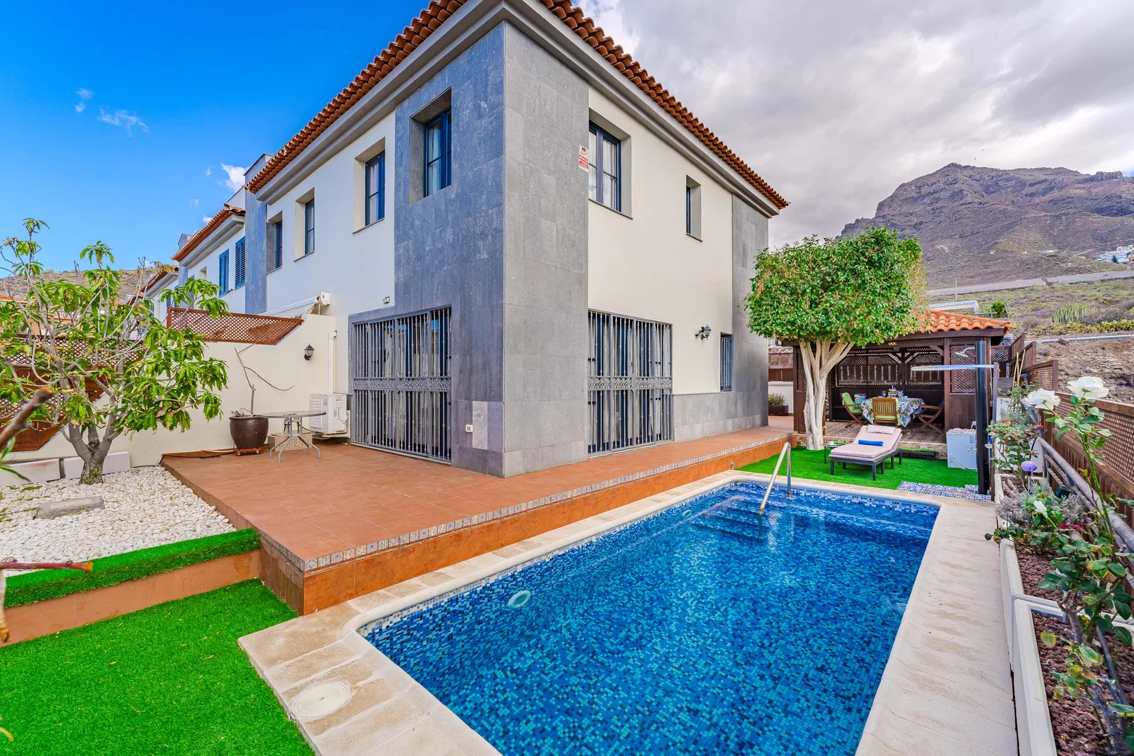 3 bedroom townhouse, Mirador del Duque, El Madroñal, photo 1 of 25